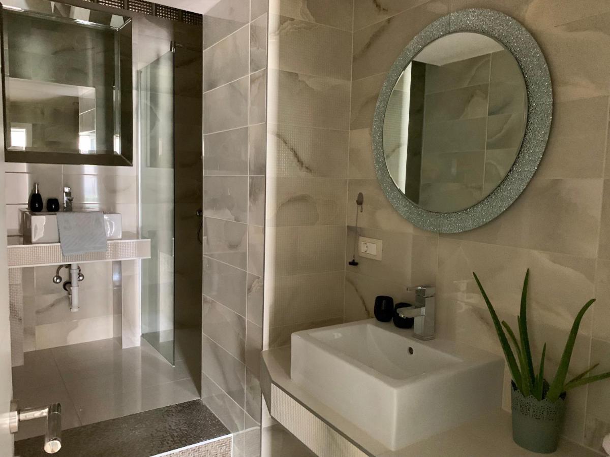 Deluxe Suites Mandic Omis Exterior photo