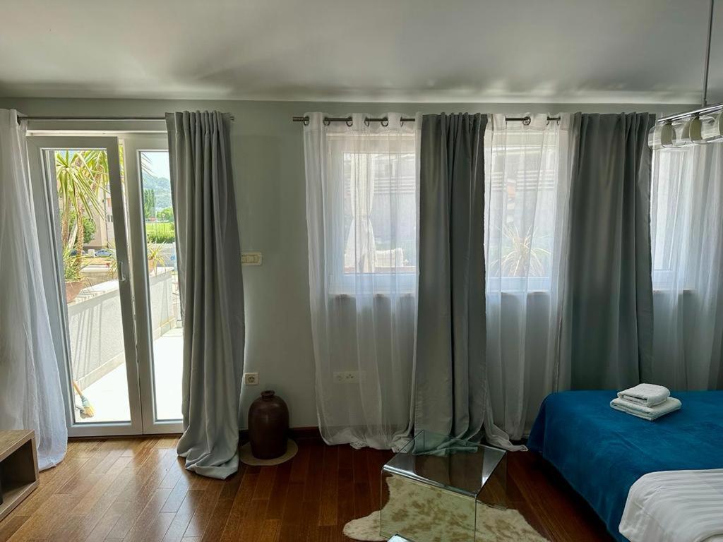 Deluxe Suites Mandic Omis Exterior photo